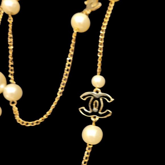 White Faux Pearl Gold tone Chain Link Necklace - Picture 2 of 2